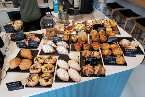 Blades Deli & Bakery photo 1